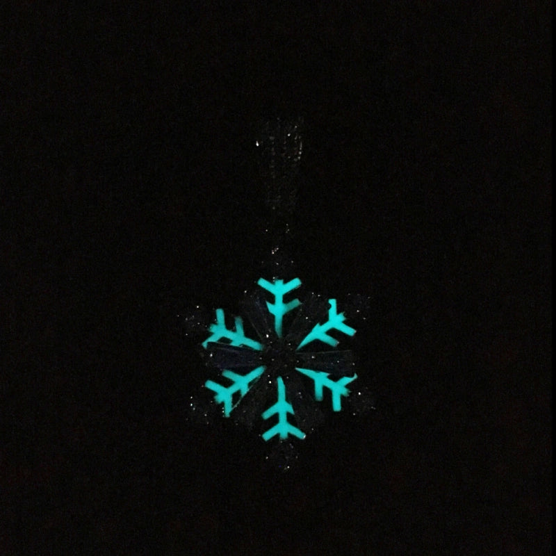 Iced Out Glow-in-the-Dark Spinning Snowflake Pendant - Hvidguldbelagt