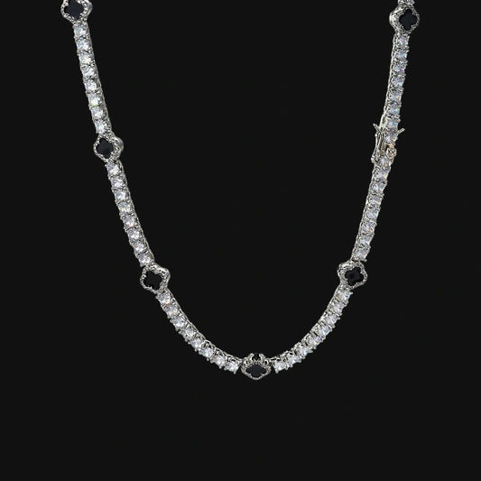 S925 Moissanit 4mm Iced Out Sort Kløver Tenniskæde – Hvidforgyldt