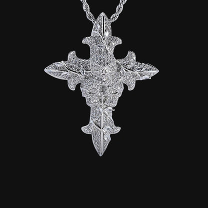 Pendentif croix tête de mort glacé–Plaqué or blanc