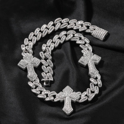Iced Out Triple Cross Cuban Chain – Hvidguldbelagt