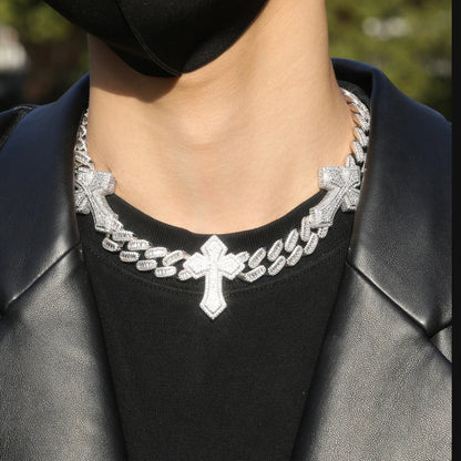 Iced Out Triple Cross Cuban Chain – Hvidguldbelagt